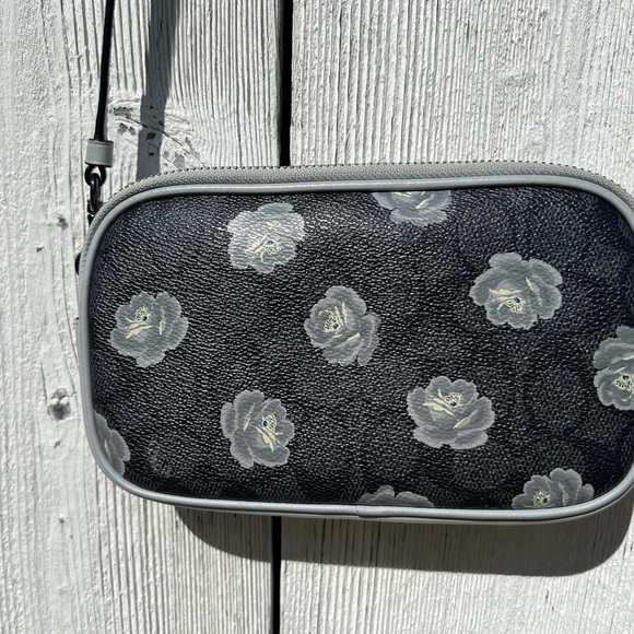 Coach Signature Rose Crossbody/Wristlet/Clutch - E1821-31855 - Picture 13 of 16